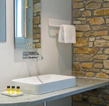 Hide Out 4* مِلوبوتاس