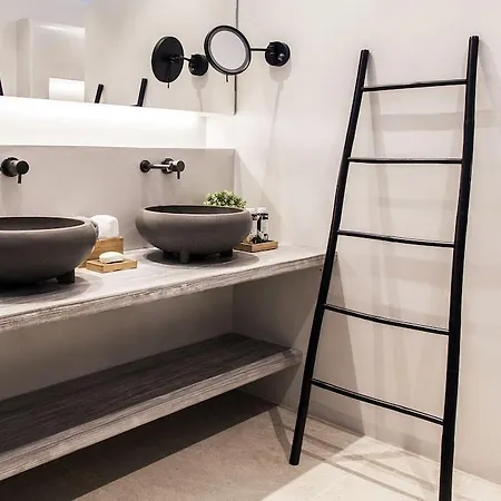 Hide Out 4* مِلوبوتاس