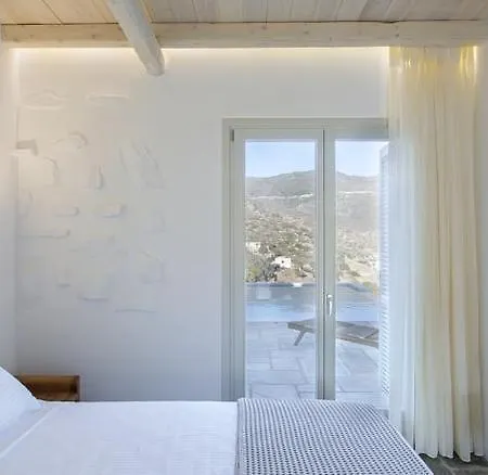 Hide Out 4* Mylopotas