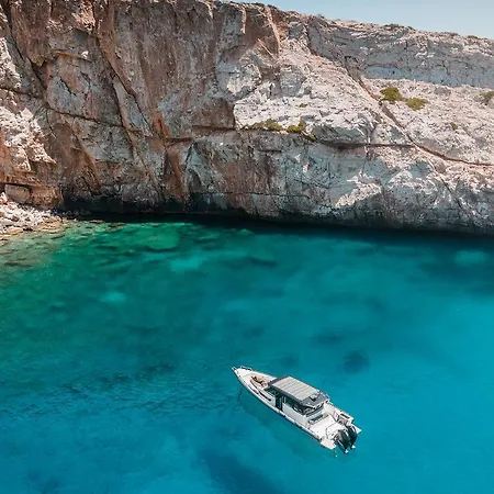 Hide Out Ξενοδοχείο με διαμερίσματα 4*