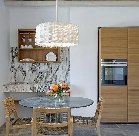 Hide Out 4* Mylopotas