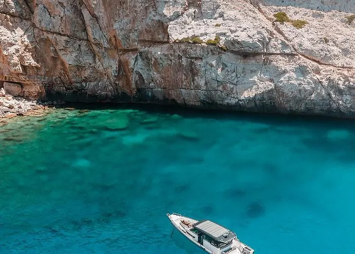 Hide Out Ξενοδοχείο με διαμερίσματα 4*